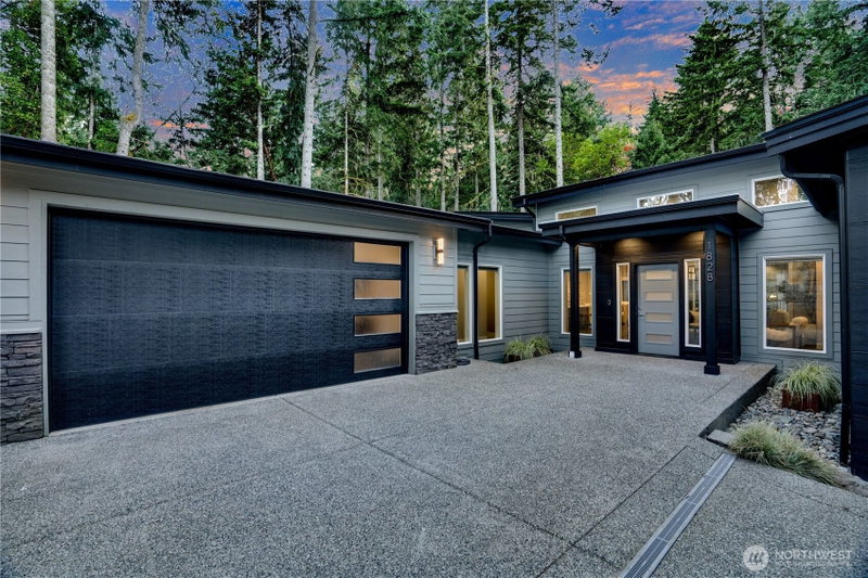 1828 Clorindi Circle NW photo 2