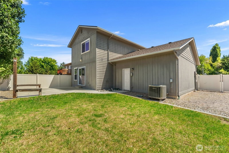 119 NW Porters Court photo 34