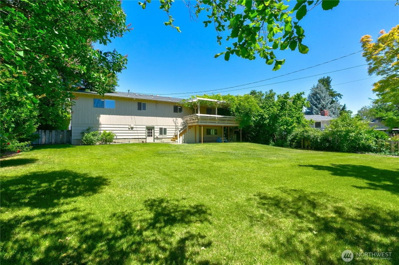 4906 Douglas Drive photo 2
