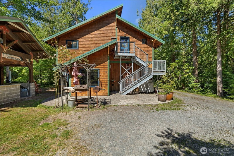42169 Cedar Street photo 2