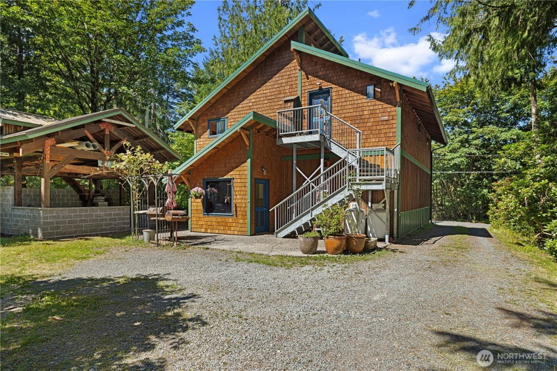 42169 Cedar Street photo 32