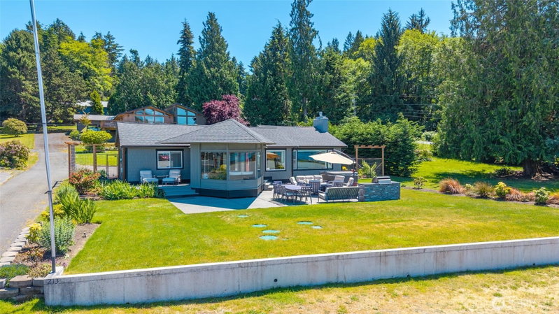 213 Cornet Bay Road photo 2