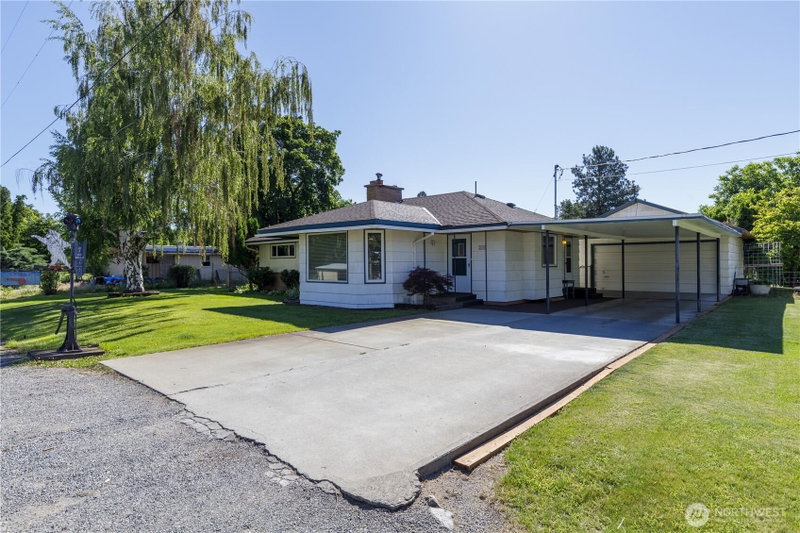 2080 James Avenue photo 1