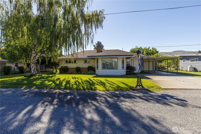 2080 James Avenue photo 2