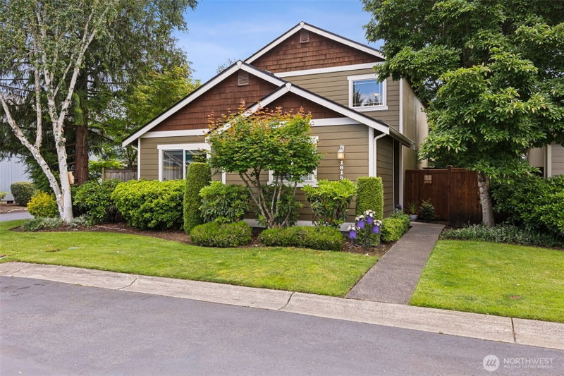 1615 Derby Lane SE photo 2