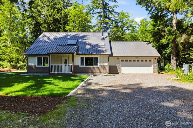 6909 Marvin Road NE photo 1