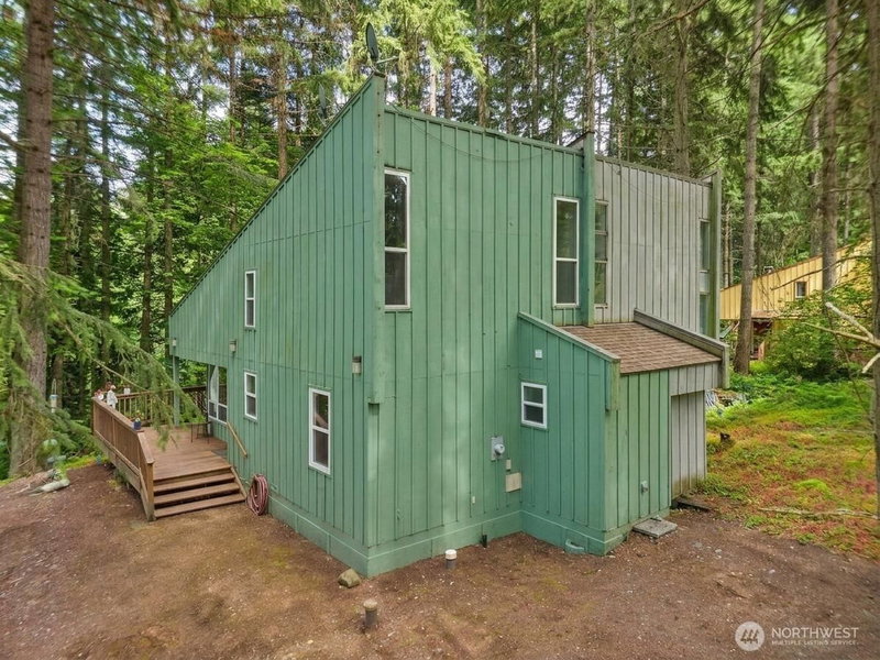 17830 Overlake Court SE photo 2
