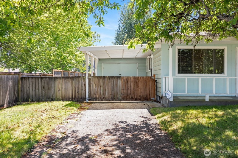 2202 S Melrose Street photo 2
