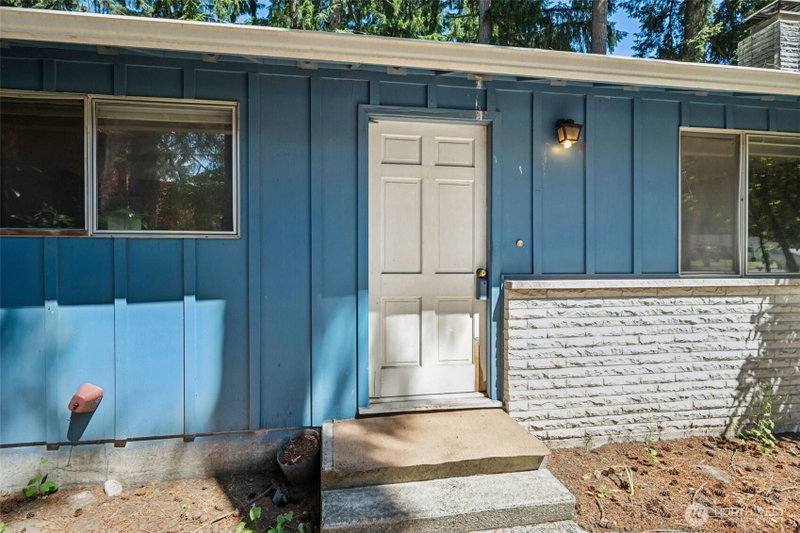 1038 Skyridge Street SE photo 2