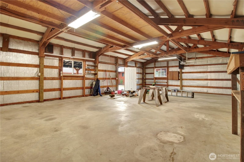 930 Commercial Avenue photo 28