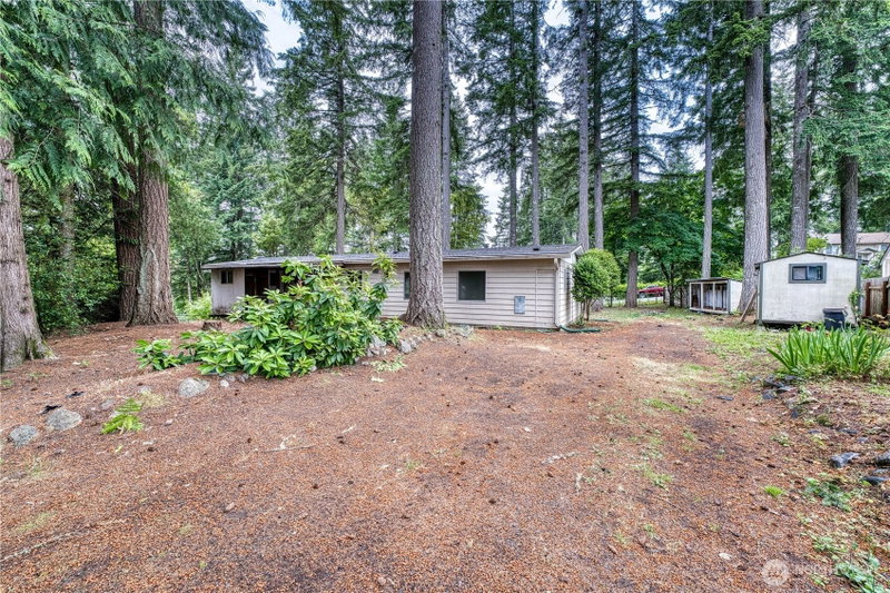 270 NE Saber Drive photo 2