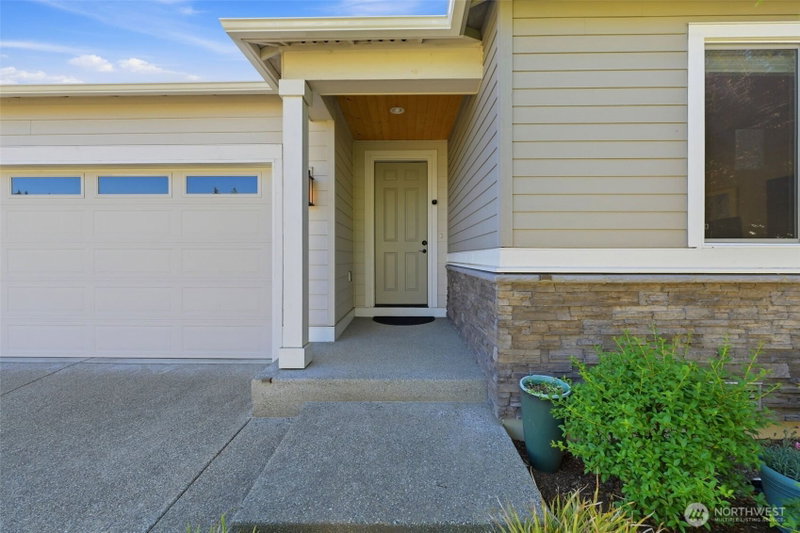 6657 Skipper Lane SE photo 2
