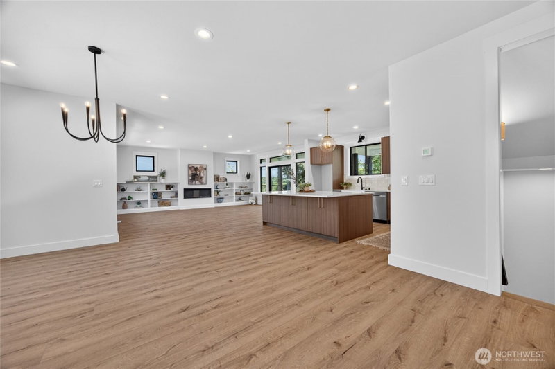 13820 Military Road E photo 2
