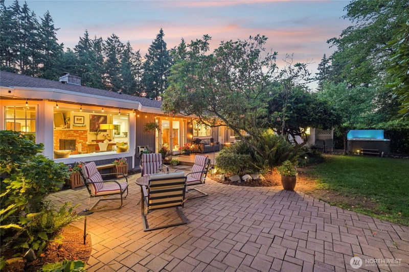 5121 Sunset Drive W photo 2