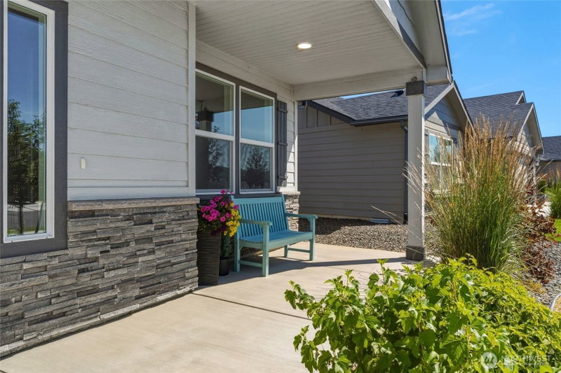 1131 Ava Street photo 2