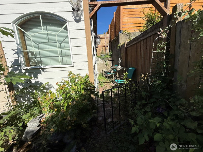 914 Pacific Avenue photo 27
