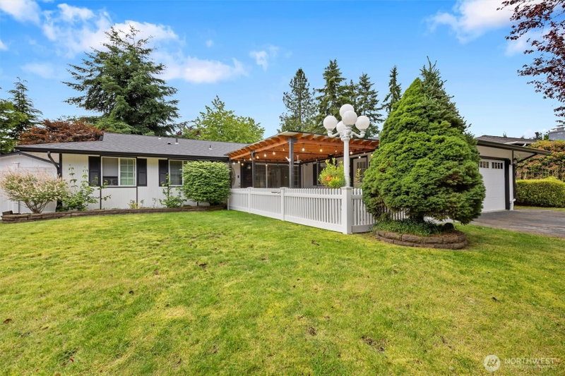 7624 141st Avenue NE photo 1