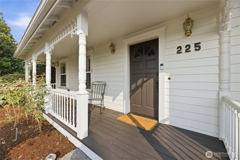 225 McElroy Place photo 2