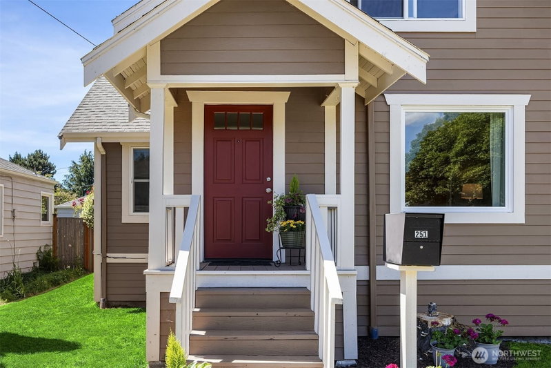 251 Meadow Avenue N photo 2