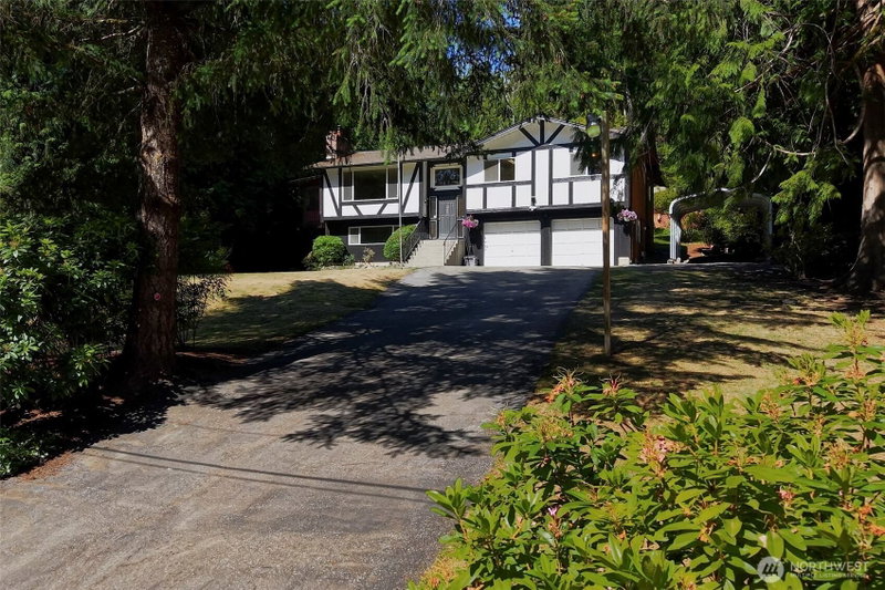 14203 Thomas Drive NW photo 2
