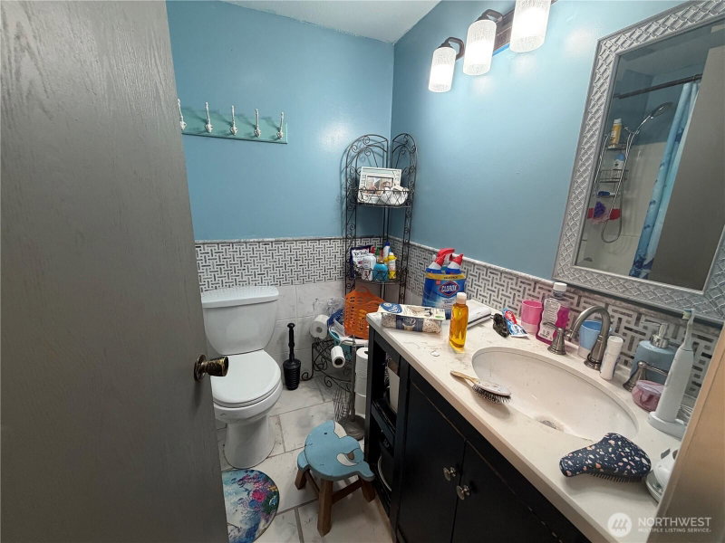 1520 NW Lakehill Circle photo 7