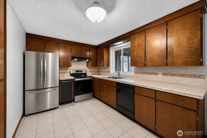 925 139th Street E photo 2