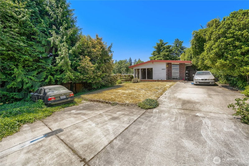 16615 10th Avenue SW photo 1