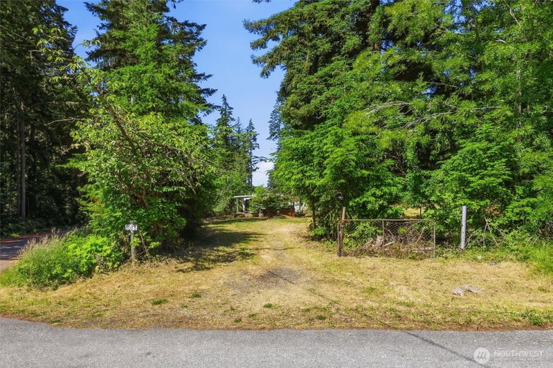 658 Lewis Lane photo 2