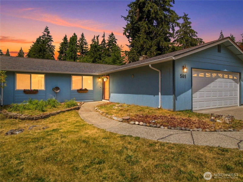 501 Penguin Court SE photo 1