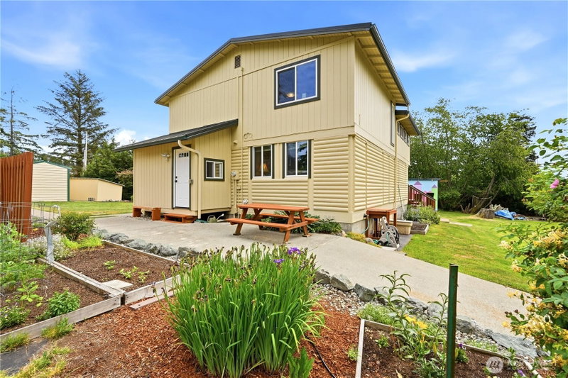 840 Wolverine Place photo 2
