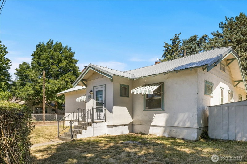 308 S Walnut Street photo 2