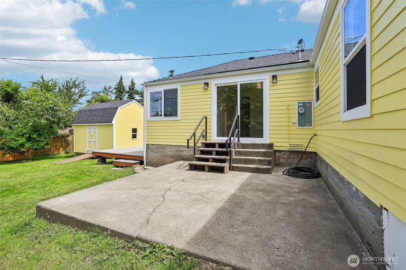2404 S 121st Street photo 37