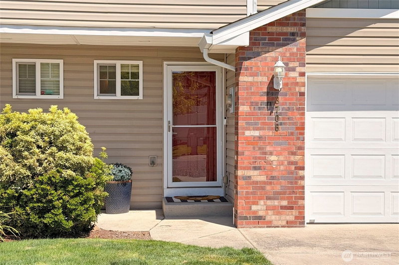 3706 NE 81st Street photo 2