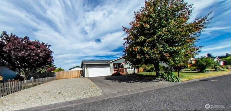 17930 Iris Place SW photo 2