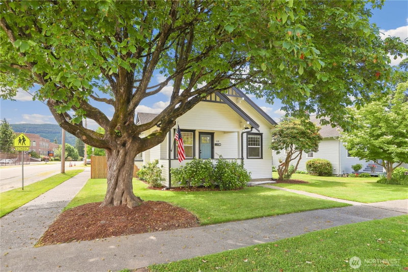 539 Warner Street photo 2