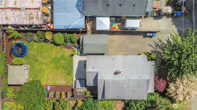 422 Wilson Street SE photo 32