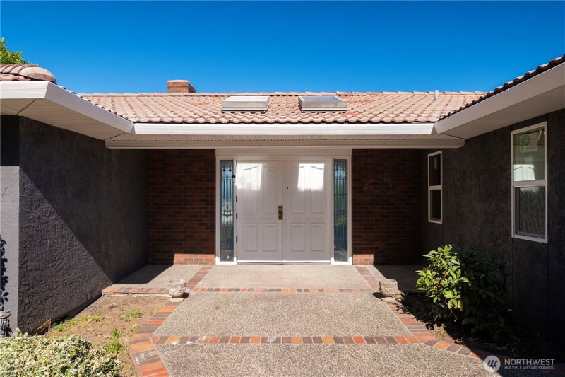 20916 Military Road S photo 2