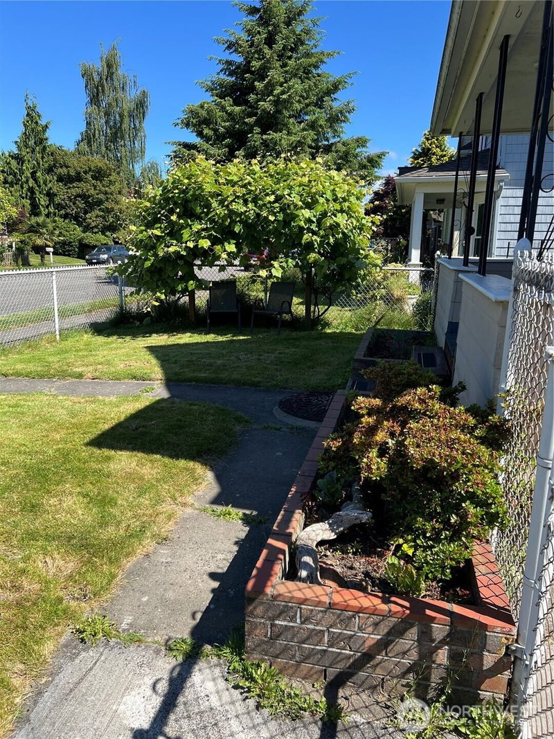 2219 Rockefeller Ave photo 25