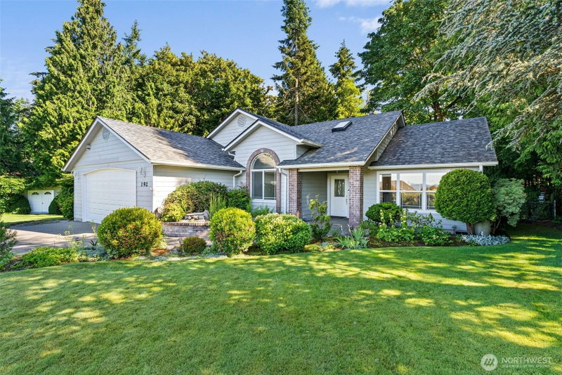 192 Alderwood Drive photo 2