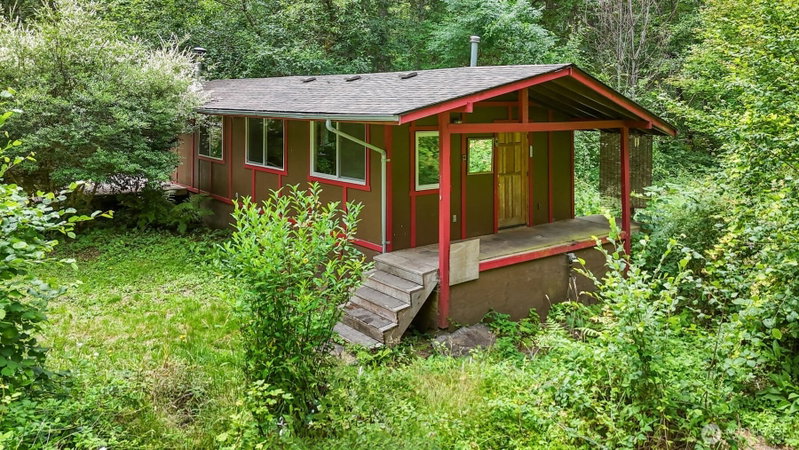 16138 Chuckawa Lane SE photo 2