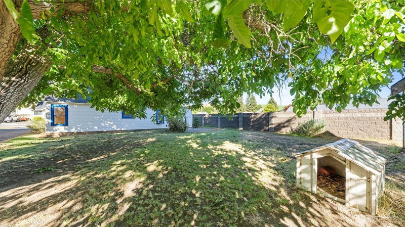 906 S 3rd photo 21
