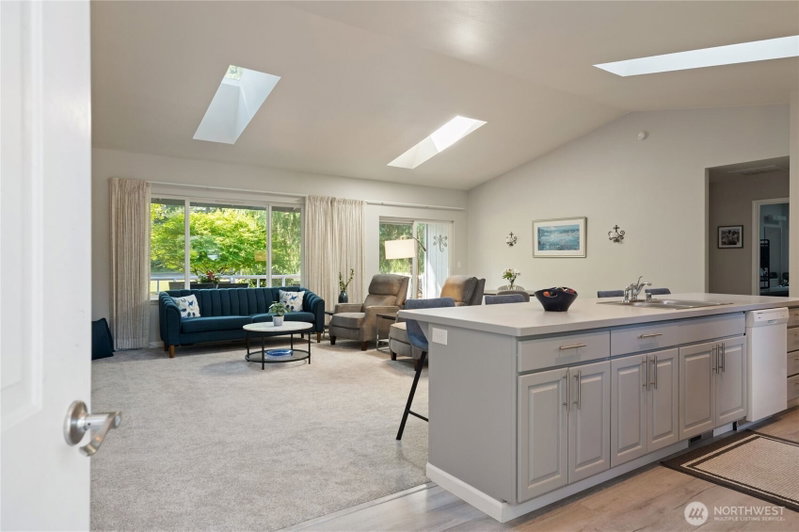 41 E Rainier Drive photo 2