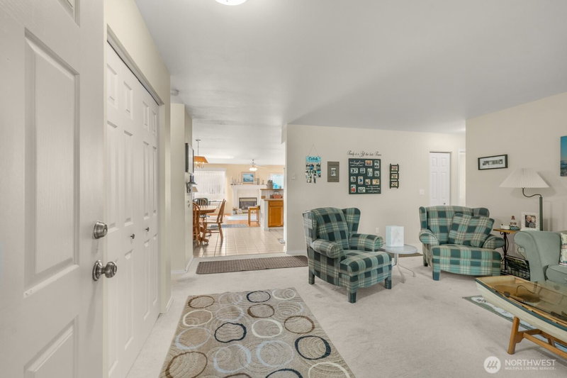 129 NE Duck Lake Drive NE photo 2