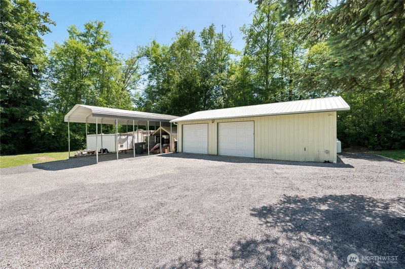 111 Shallow Shore Road photo 2