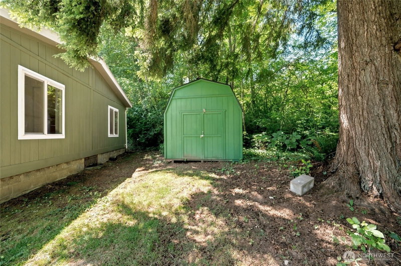 111 Shallow Shore Road photo 35