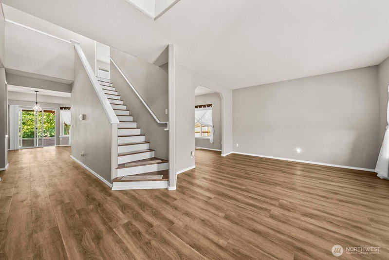 15802 123rd Avenue E photo 2