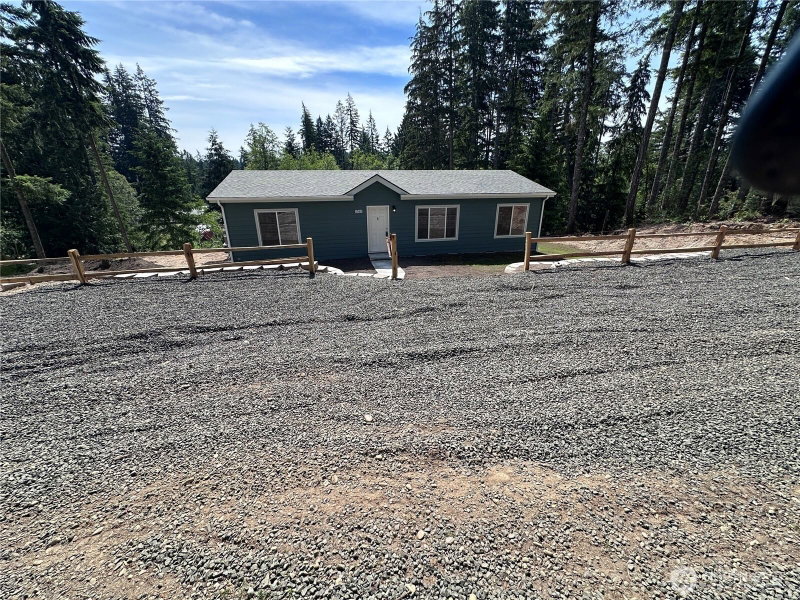 1561 E Trails End Drive photo 2