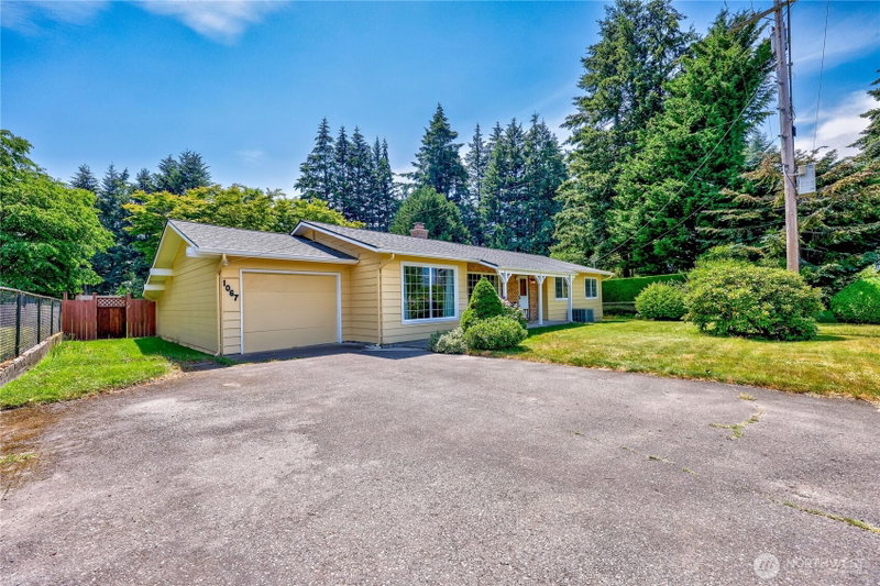 1067 Swanson Way NE photo 2