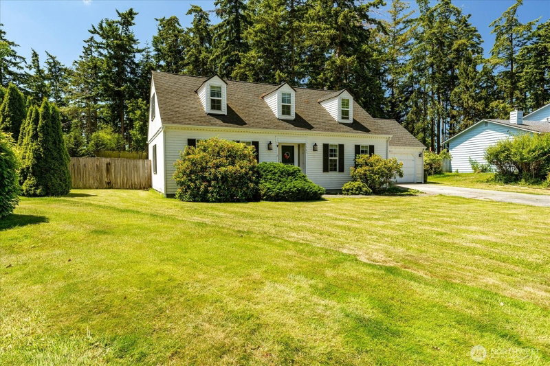 1565 SW Putnam Drive photo 2