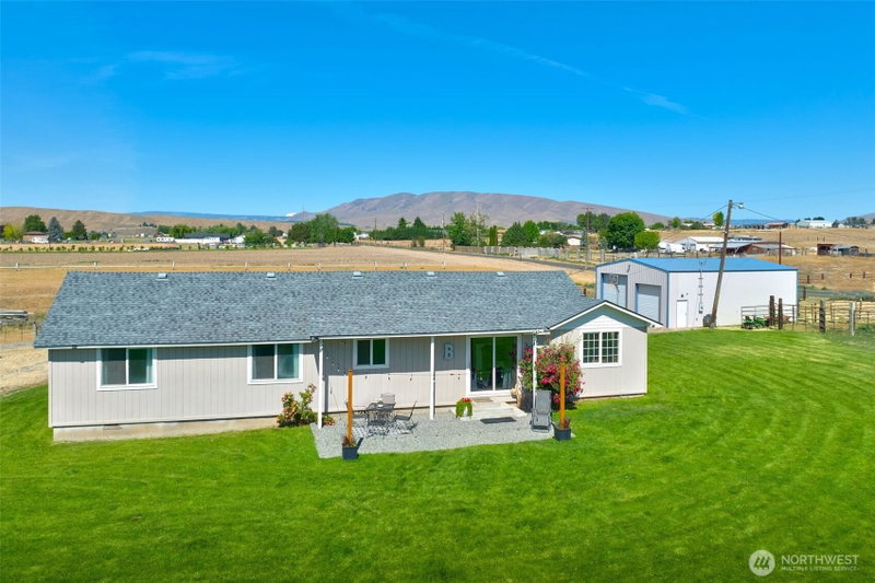 1240 W Huntzinger Road photo 2